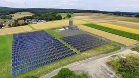 Nahwärmeversorgung aus Biomasse und Solarthermie im Bioenergiedorf Mengsberg, Quelle: Bioenergiegenossenschaft Mengsberg eG